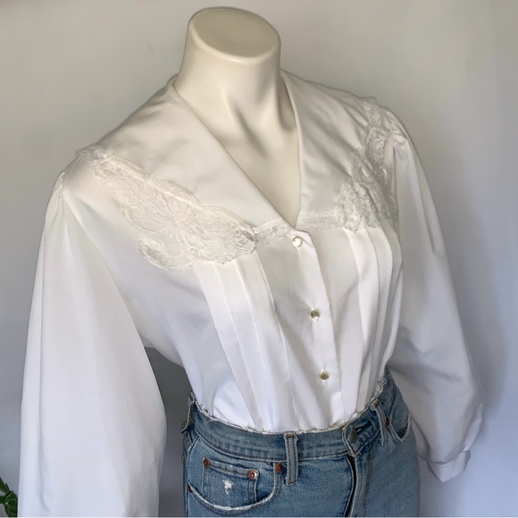 v i n t a g e :: Pleated Oversized Dainty Puritan Lace Collar Blouse - Picture 16 of 16